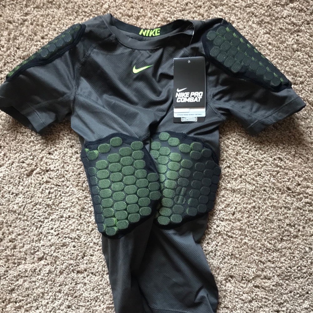 Boys Gray Nike combat shirt. Size large. NWT